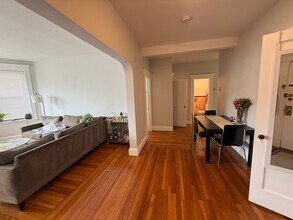 175 Harvard St, Unit 2 in Brookline, MA - Building Photo - Building Photo