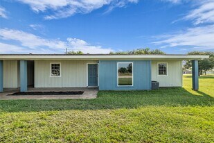 Country Place Apartments in Lorena, TX - Building Photo