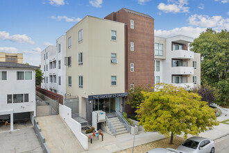 The Oaks Of St Oak in Los Angeles, CA - Building Photo - Building Photo