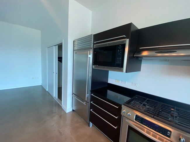 200 Hoover Ave, Unit 1612 in Las Vegas, NV - Building Photo - Building Photo