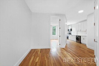 679 Knickerbocker Ave in Brooklyn, NY - Building Photo - Building Photo