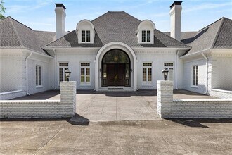 1000 Grayson Pkwy in Grayson, GA - Building Photo - Building Photo