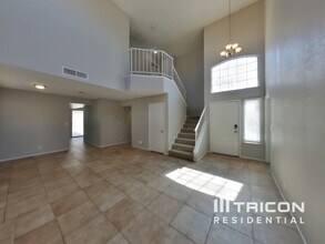 5848 Goodsprings Ct in Las Vegas, NV - Foto de edificio - Building Photo