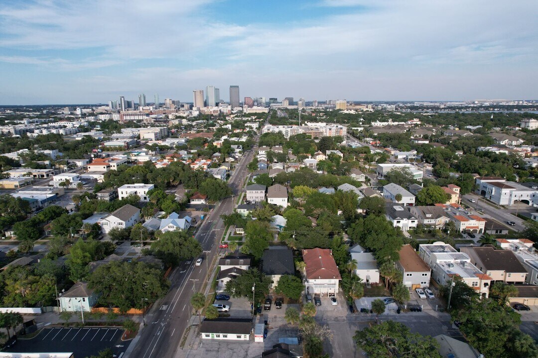 203 S Westland Ave in Tampa, FL - Building Photo