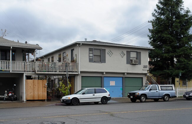 2401-2409 24th St in Sacramento, CA - Foto de edificio - Building Photo