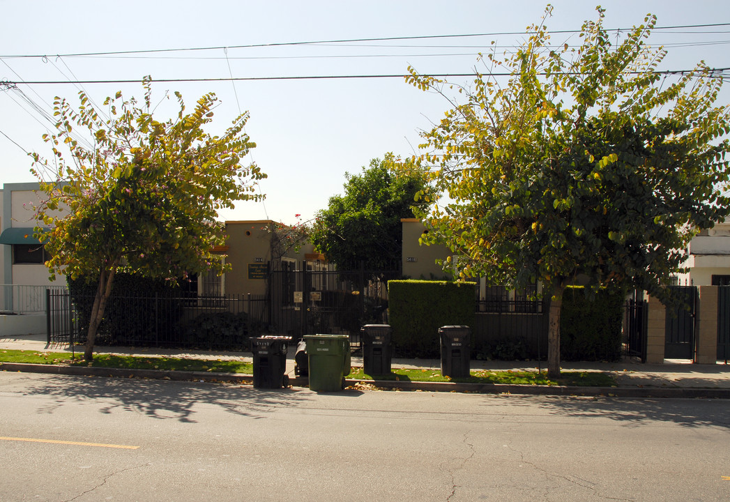 5414-5418 Fountain Ave in Los Angeles, CA - Building Photo