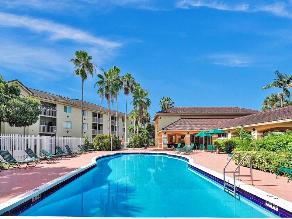 410 S Park Rd in Hollywood, FL - Building Photo