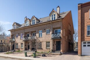 251-261 Cathcart St in Ottawa, ON - Building Photo