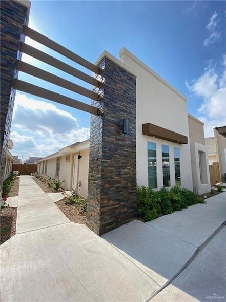 property at 1512 Coyote Hls