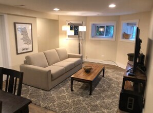 3614 N Hoyne Ave-Unit -B in Chicago, IL - Building Photo - Building Photo