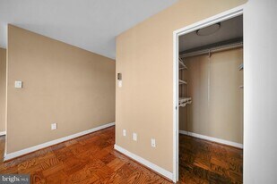 6641 Wakefield Dr in Alexandria, VA - Building Photo