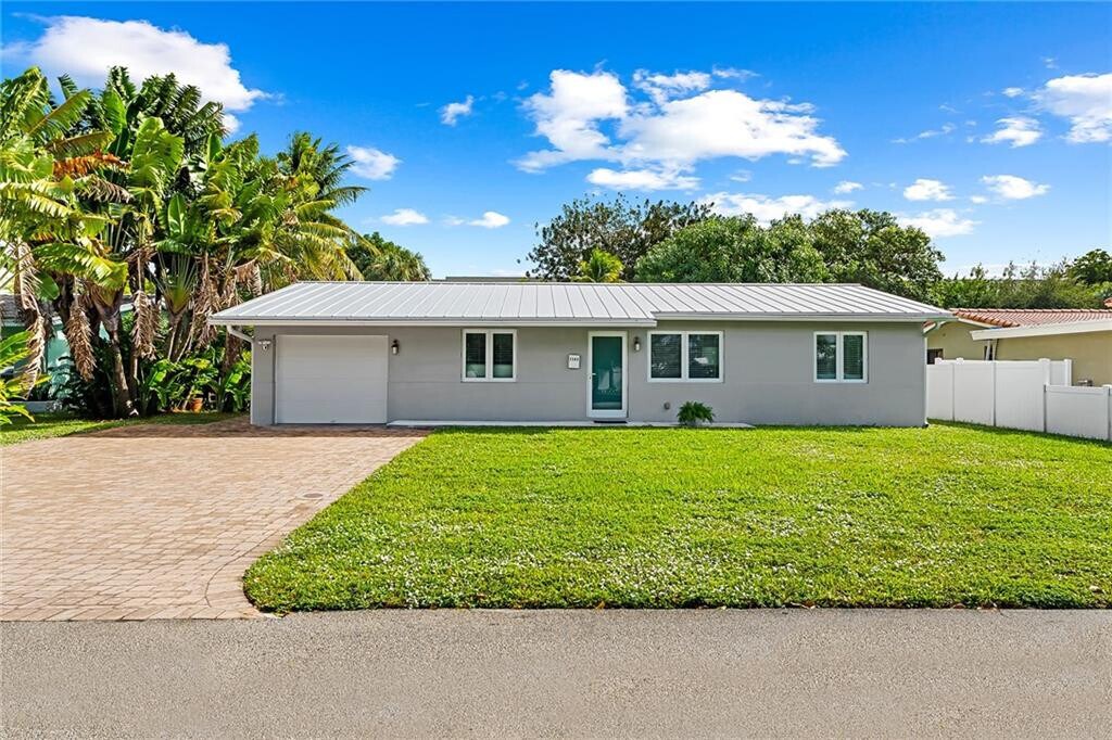 2360 NE 15th Terrace in Pompano Beach, FL - Building Photo