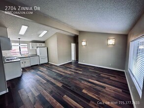 2704 Zinnia Ave in Reno, NV - Building Photo - Building Photo