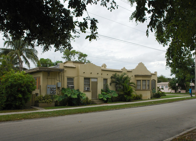 1902 Dewey St in Hollywood, FL - Foto de edificio - Building Photo