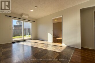 18 O'Connor Ln in Guelph, ON - Building Photo - Building Photo