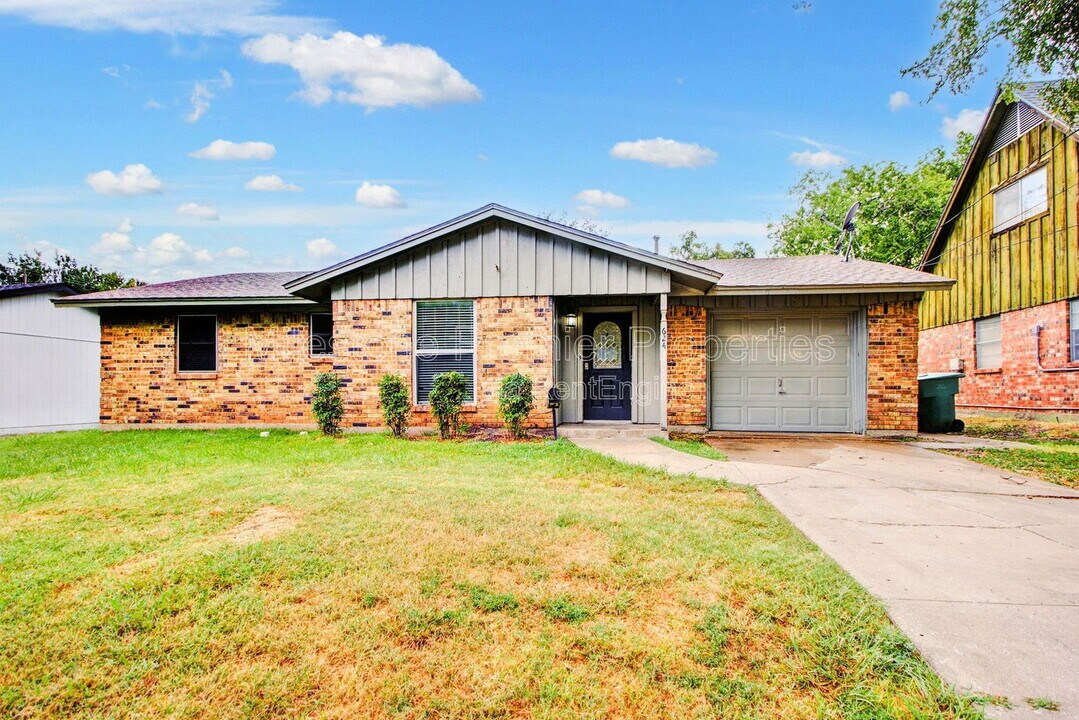 624 Patricia Dr in Sherman, TX - Building Photo