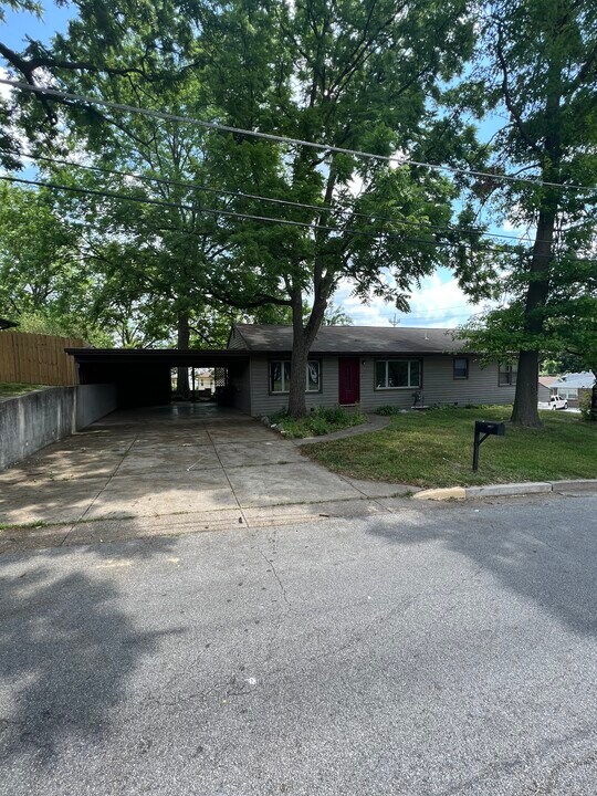 1156 S 6th St in St. Charles, MO - Building Photo