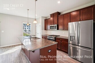 100 Crest Ct in Stafford, VA - Building Photo - Building Photo