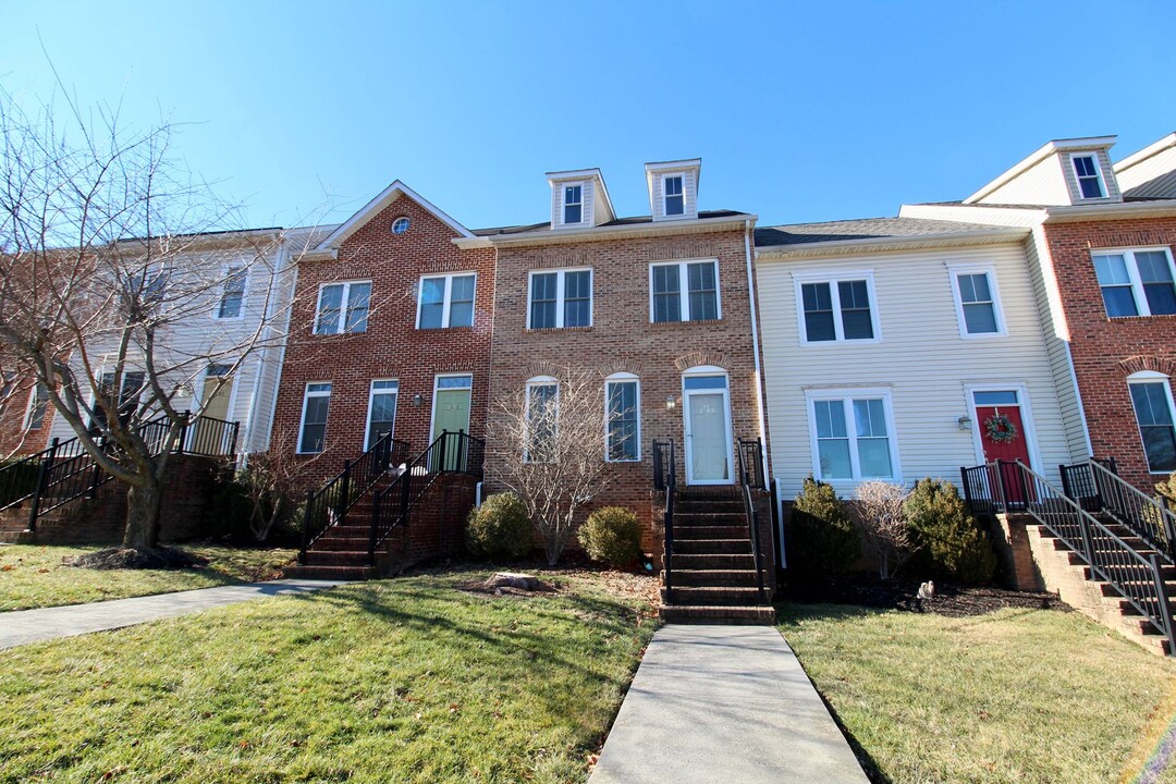 2189 Deyerle Ave in Harrisonburg, VA - Building Photo