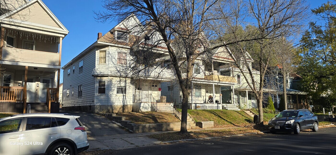 651 McClellan St, Unit 651 McClellan St in Schenectady, NY - Building Photo