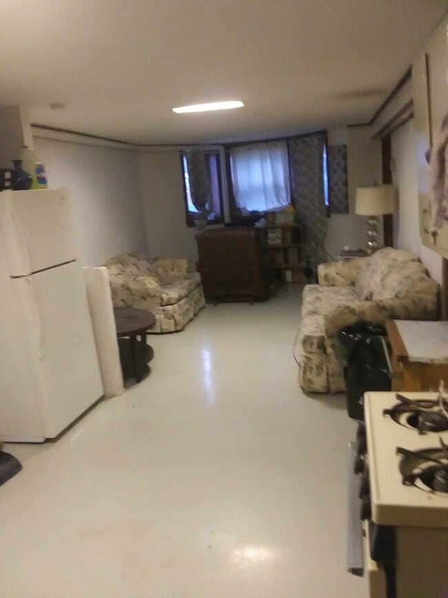 3556 W McLean Ave, Unit bastment garden apt., Unit bastment garden apt.