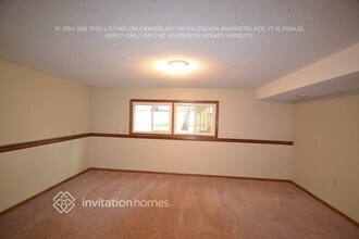 11932 Pennsylvania Ave N in Champlin, MN - Foto de edificio - Building Photo