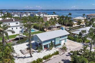 825 Tarawitt Dr in Longboat Key, FL - Building Photo - Building Photo