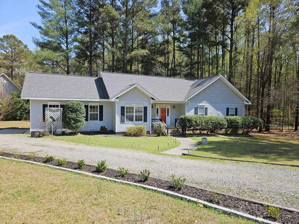 6030 St Andrews Dr in Sanford, NC - Building Photo