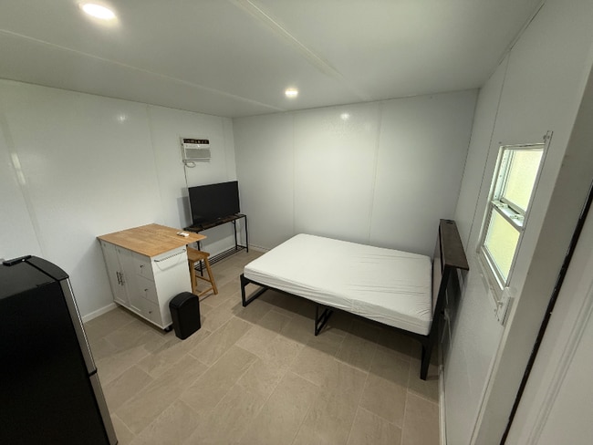 231 W 41st St in Hialeah, FL - Building Photo - Building Photo