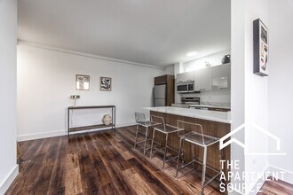 1553 W Hollywood Ave in Chicago, IL - Foto de edificio - Building Photo