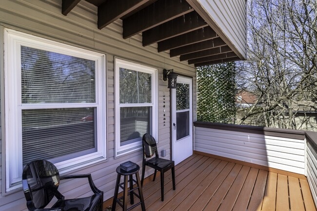 property at 916 Highview St