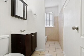 1142 W 77th St in Chicago, IL - Building Photo - Building Photo