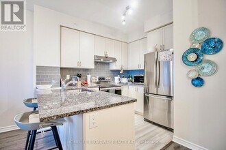 9255 Jane St in Vaughan, ON - Building Photo - Building Photo
