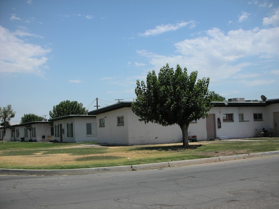Casa De Palmas in Brawley, CA - Building Photo