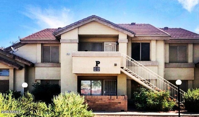 property at 2201 N Comanche Dr