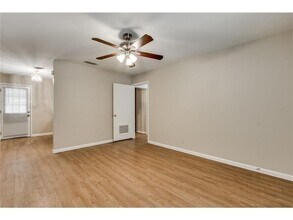 404 Franklin Blvd in Austin, TX - Building Photo - Building Photo