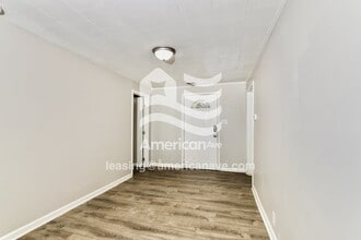 5533 Cartledge Ct in Louisville, KY - Foto de edificio - Building Photo