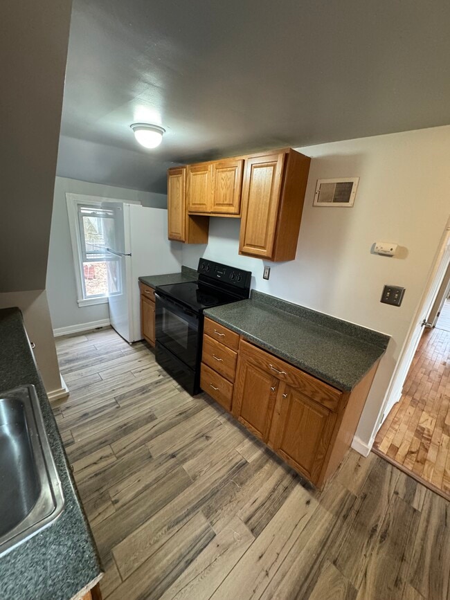 28 York Ave, Unit 2 in Monticello, NY - Foto de edificio - Building Photo