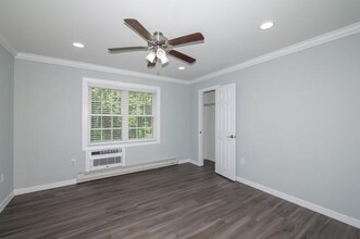 241 W Main St in Bay Shore, NY - Building Photo - Building Photo