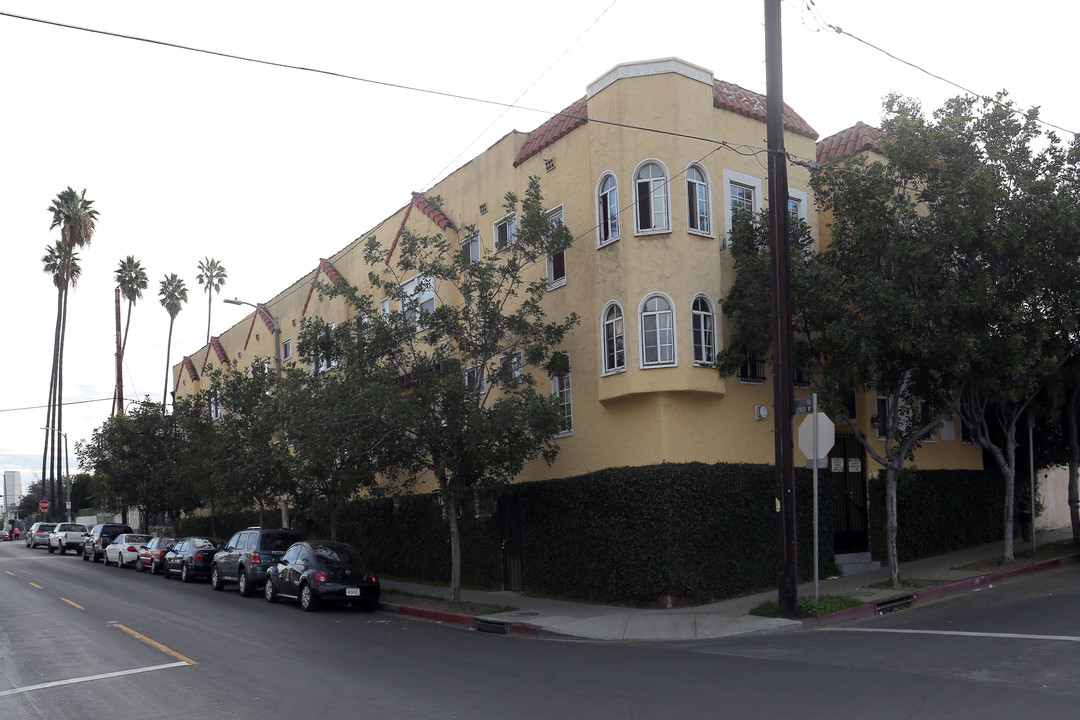 1102 S Mariposa Ave in Los Angeles, CA - Building Photo