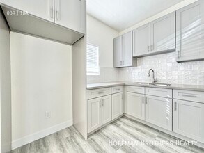 1056 Normandie Ave in Los Angeles, CA - Building Photo - Building Photo