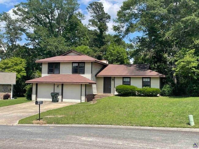 property at 112 Country Wood Trail