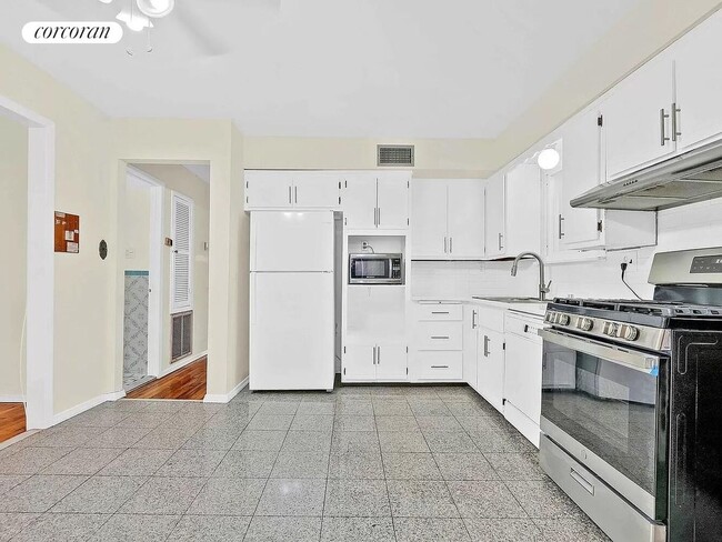 property at 175-32 Devonshire Rd