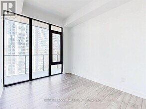 47-2647 Mutual St in Toronto, ON - Building Photo - Building Photo