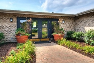 The Woodlands of Crest Hill in Crest Hill, IL - Building Photo - Building Photo