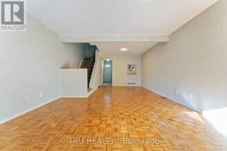 6406 Bilberry Dr in Ottawa, ON - Building Photo - Building Photo