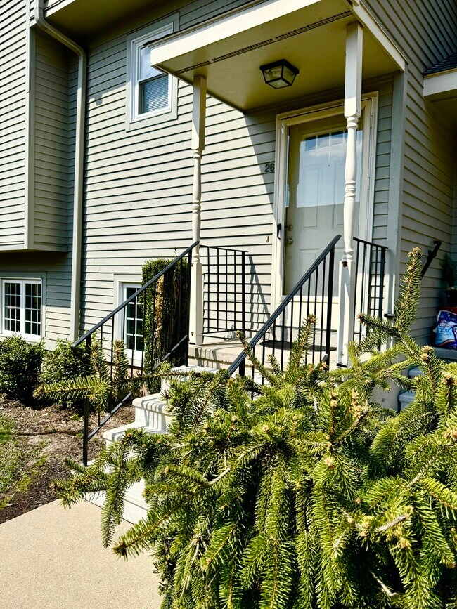 40 Cornerstone Ct in Southington, CT - Building Photo - Building Photo