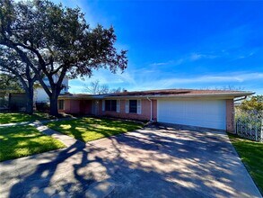 4900 Beverly Skyline in Austin, TX - Building Photo - Building Photo