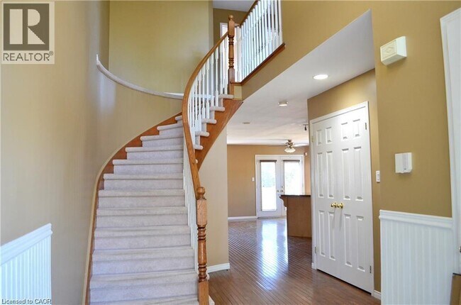 122 Foxborough Dr in Hamilton, ON - Building Photo - Building Photo
