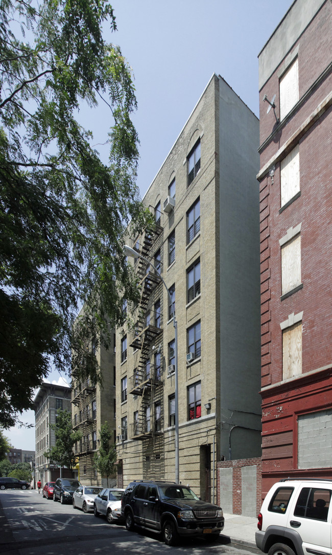 551 E 178th St in Bronx, NY - Foto de edificio - Building Photo